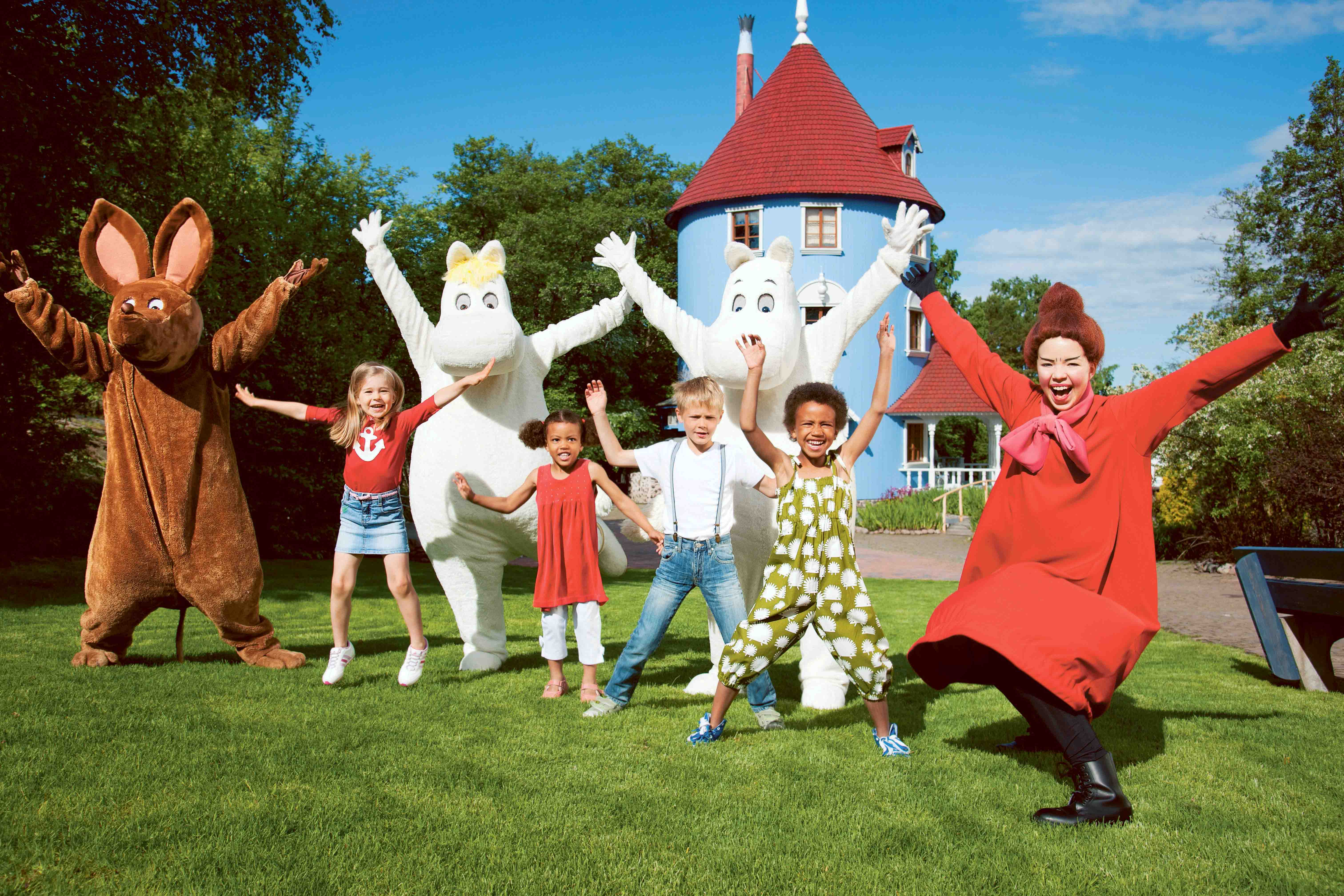 Muminfiguren in der Muminwelt in Naantali.