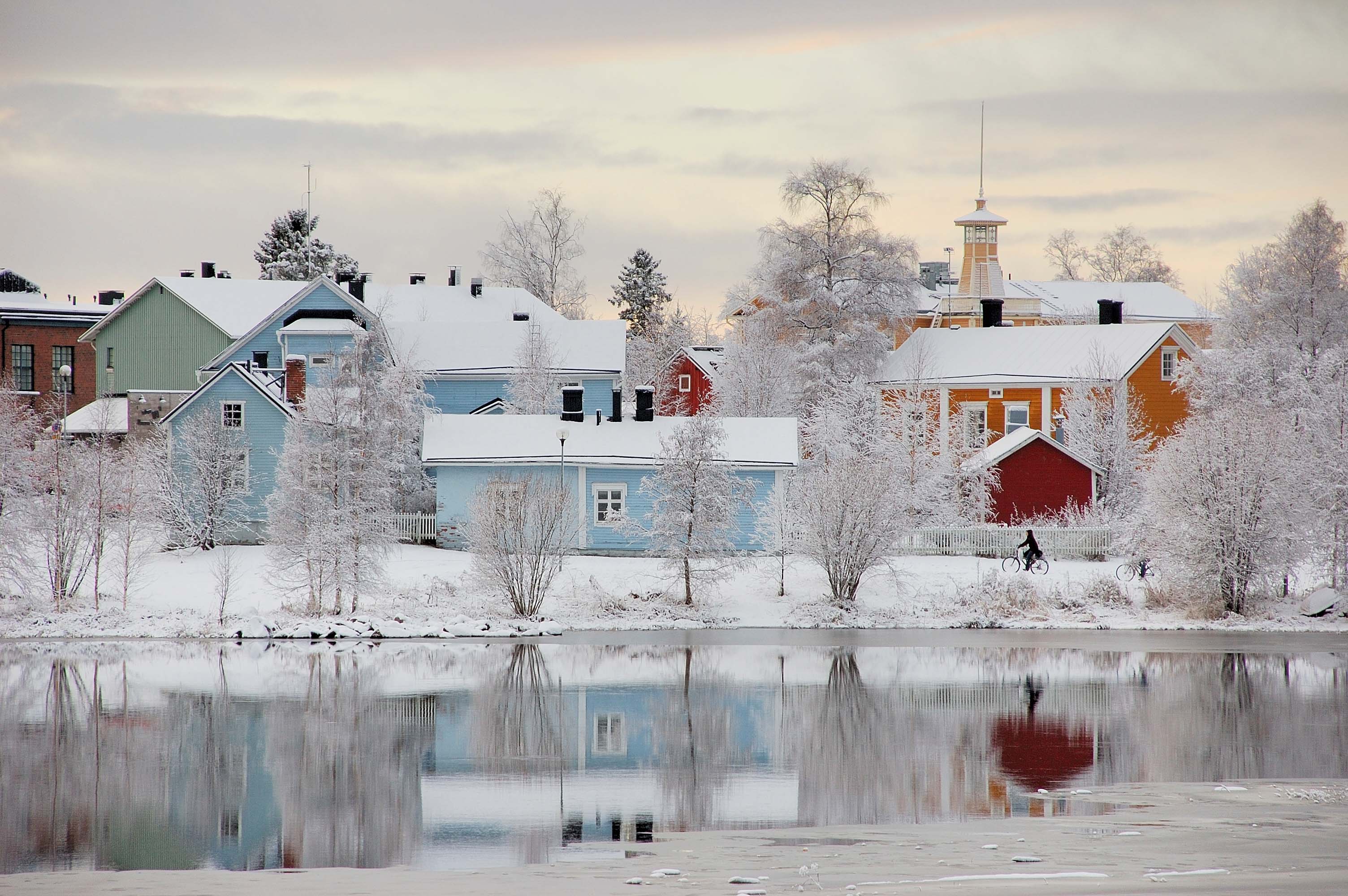 Die schneebedeckte Insel Pikisaari in Oulu im Winter. - Antje Neumann