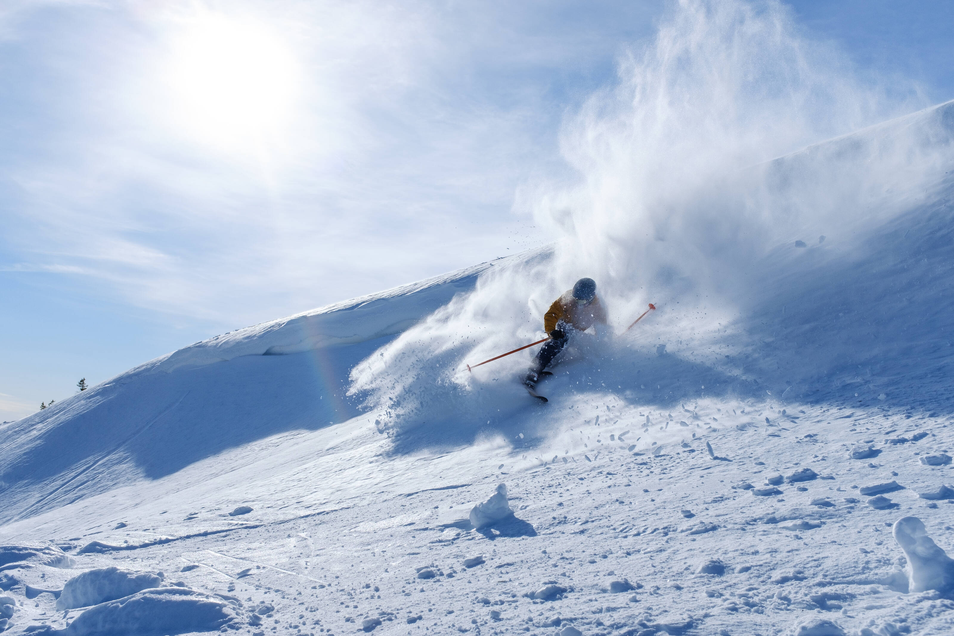 Snowboarder en Laponie, Finlande.