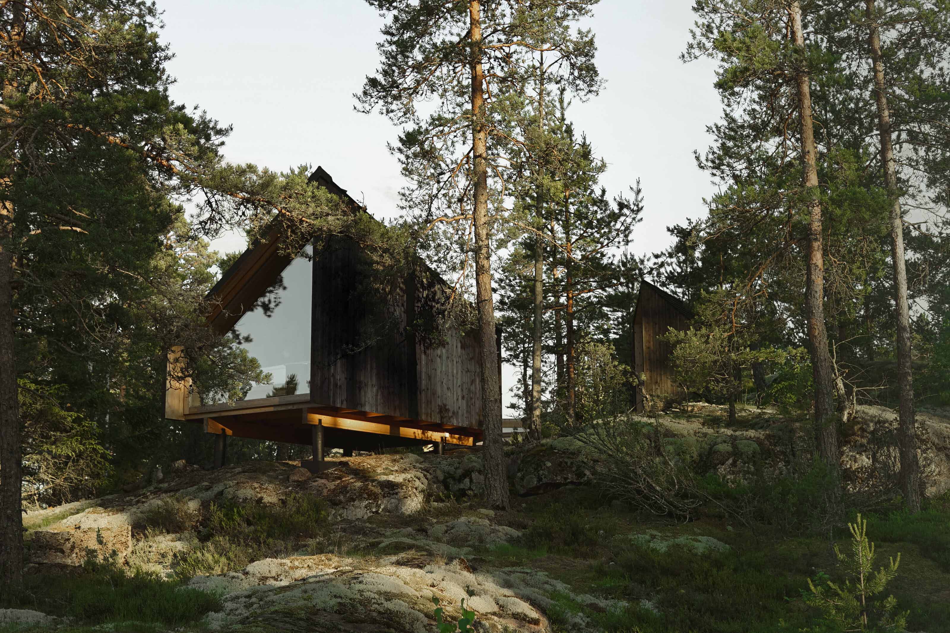 Cabañas del resort Hilltop Forest en pleno bosque finlandés.